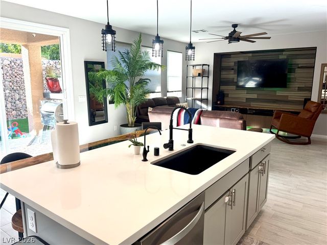 8067 Tank Loop Street, Las Vegas, NV 89166