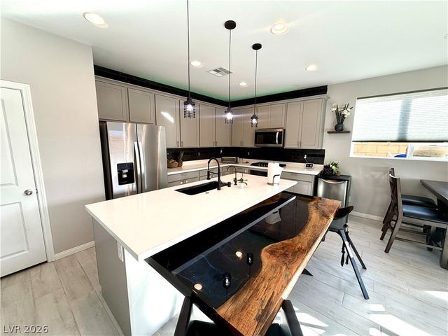 8067 Tank Loop Street, Las Vegas, NV 89166