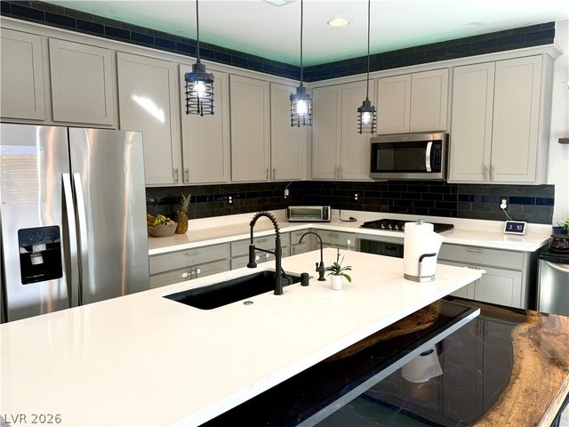 8067 Tank Loop Street, Las Vegas, NV 89166