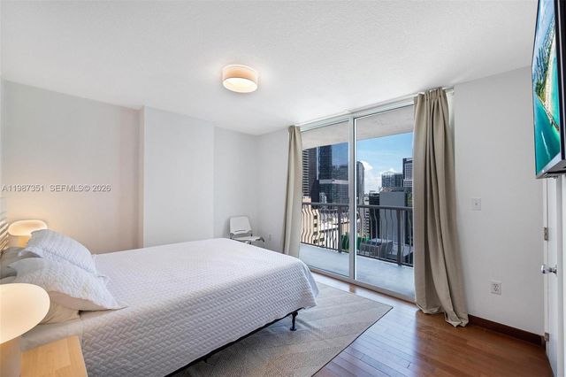 1200 Brickell Bay Dr 2824, Miami, FL 33131