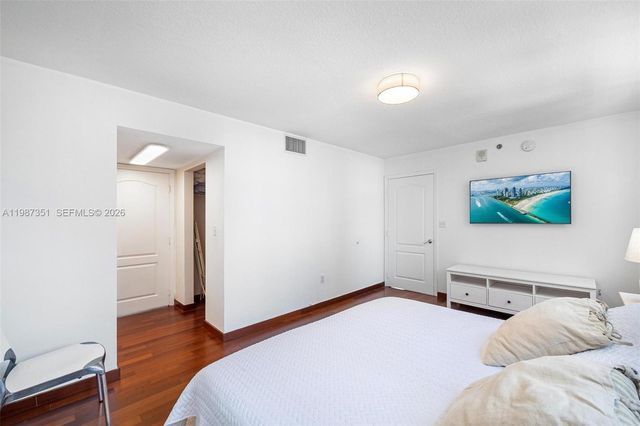 1200 Brickell Bay Dr 2824, Miami, FL 33131