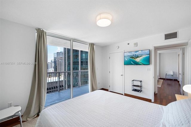 1200 Brickell Bay Dr 2824, Miami, FL 33131