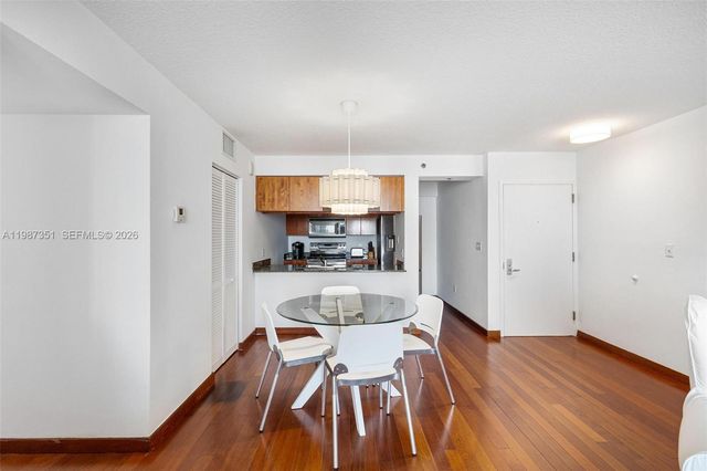 1200 Brickell Bay Dr 2824, Miami, FL 33131