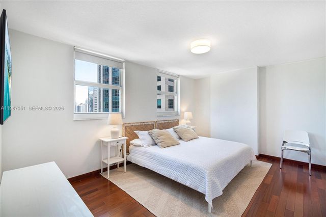 1200 Brickell Bay Dr 2824, Miami, FL 33131