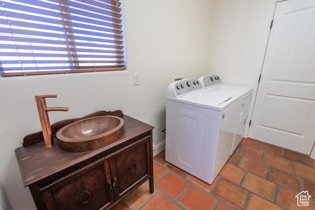 1007 N MOUNTAINSIDE AVE, Washington, UT 84780