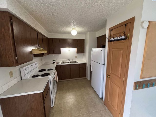 310 NW Robert St, Pullman, WA 99163