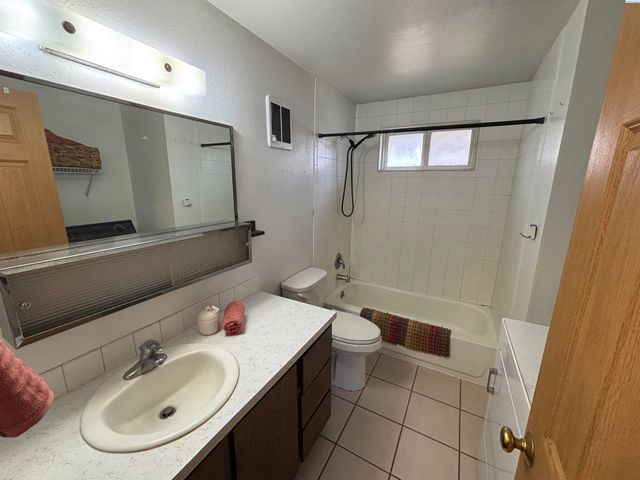 310 NW Robert St, Pullman, WA 99163