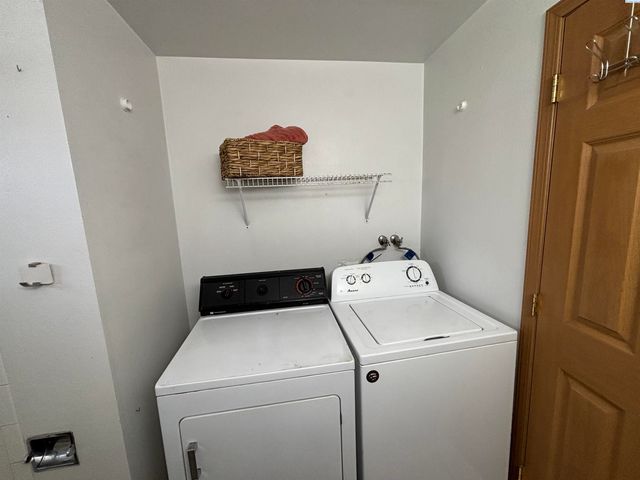 310 NW Robert St, Pullman, WA 99163