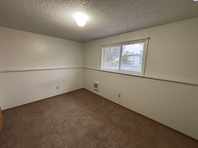 310 NW Robert St, Pullman, WA 99163