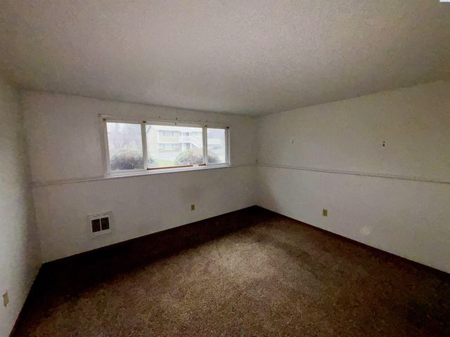 310 NW Robert St, Pullman, WA 99163