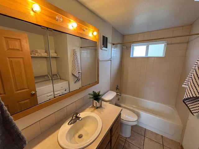 310 NW Robert St, Pullman, WA 99163