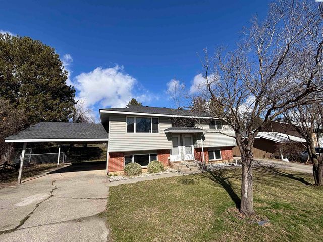 310 NW Robert St, Pullman, WA 99163