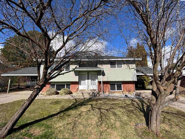 310 NW Robert St, Pullman, WA 99163