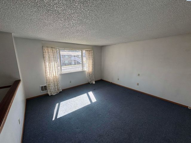 310 NW Robert St, Pullman, WA 99163