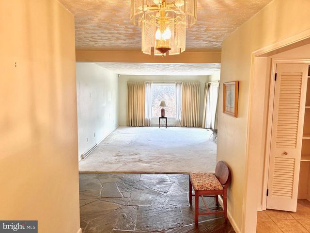 7 JEFFREY RD, Reading, PA 19601