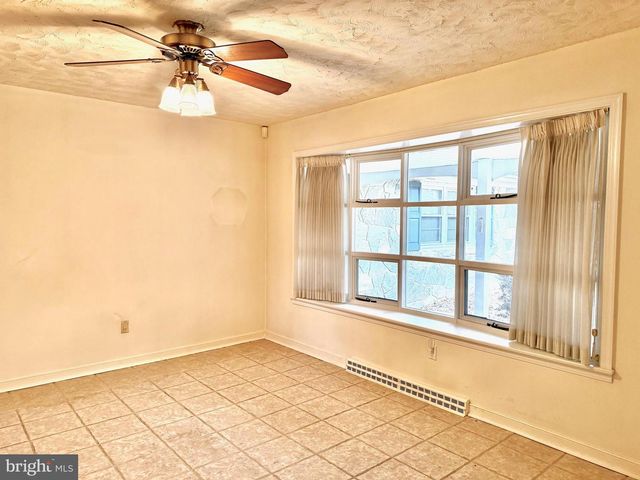 7 JEFFREY RD, Reading, PA 19601