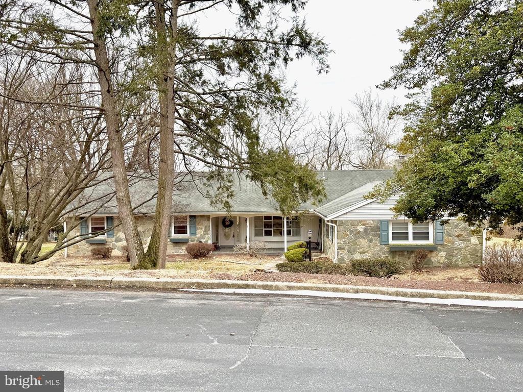 7 JEFFREY RD, Reading, PA 19601