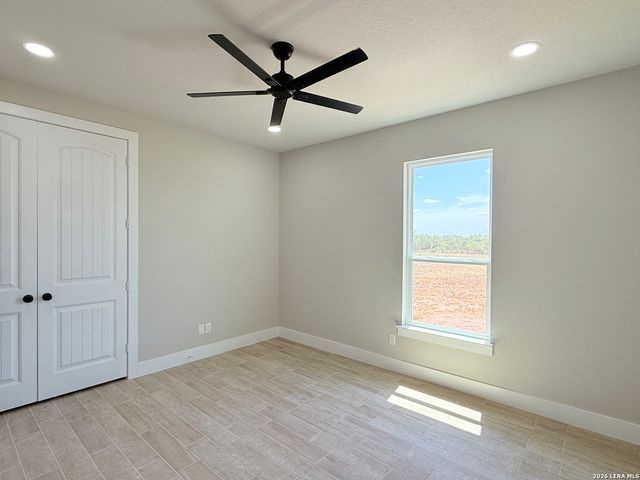 125 Camino Verde Ct, La Vernia, TX 78121