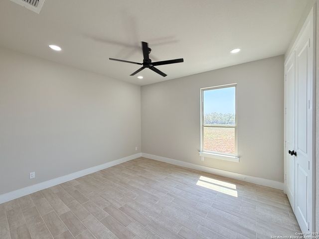 125 Camino Verde Ct, La Vernia, TX 78121