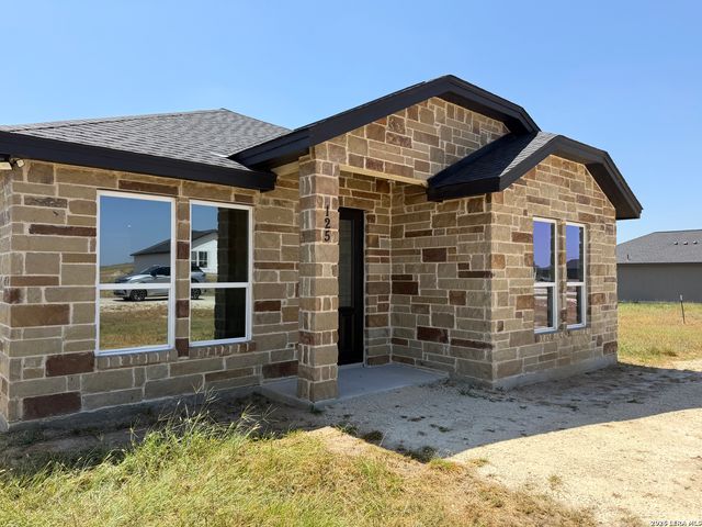 125 Camino Verde Ct, La Vernia, TX 78121