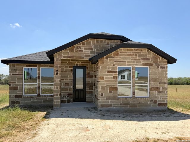 125 Camino Verde Ct, La Vernia, TX 78121