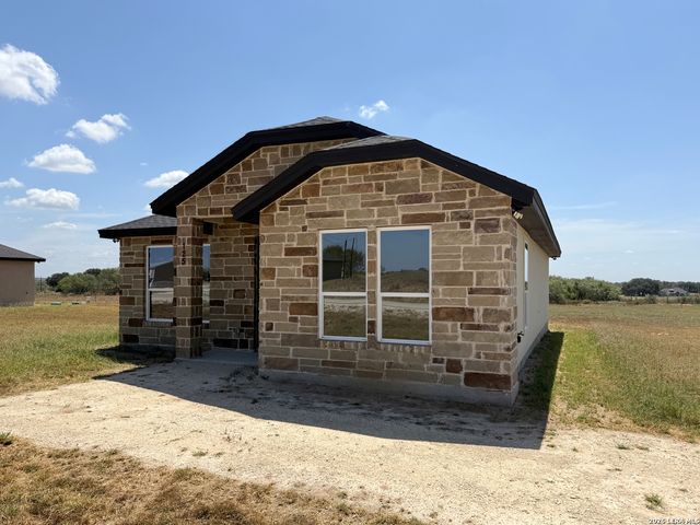 125 Camino Verde Ct, La Vernia, TX 78121