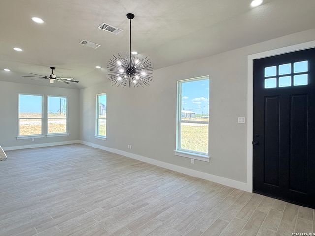125 Camino Verde Ct, La Vernia, TX 78121