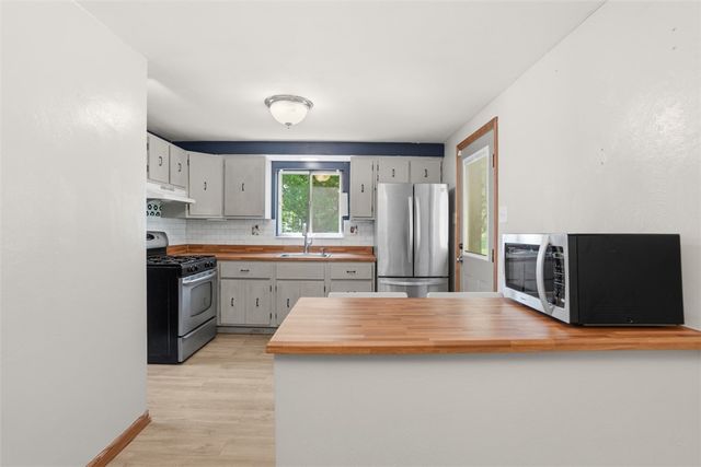 212 Davis Ave, Shaler, PA 15223