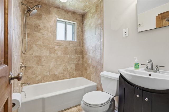 212 Davis Ave, Shaler, PA 15223