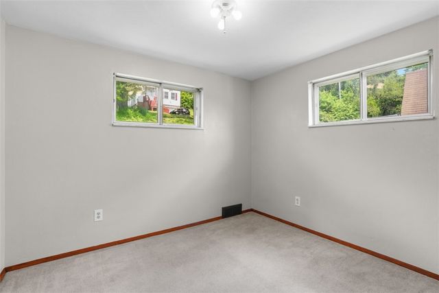 212 Davis Ave, Shaler, PA 15223