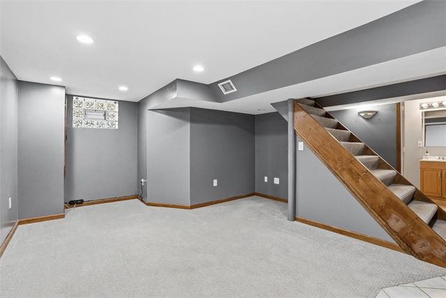212 Davis Ave, Shaler, PA 15223