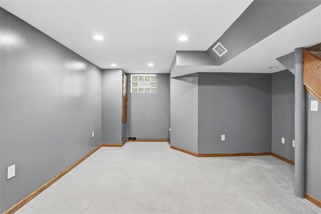 212 Davis Ave, Shaler, PA 15223