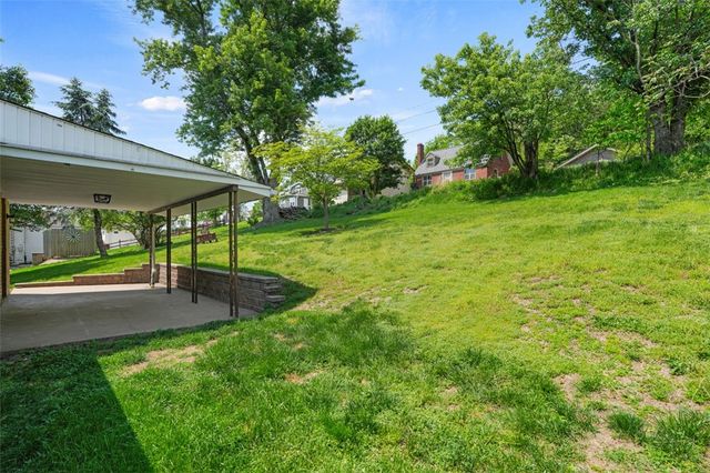 212 Davis Ave, Shaler, PA 15223