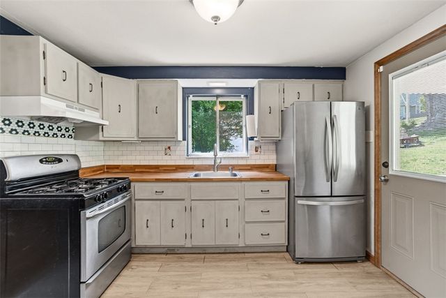 212 Davis Ave, Shaler, PA 15223