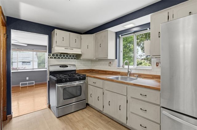 212 Davis Ave, Shaler, PA 15223