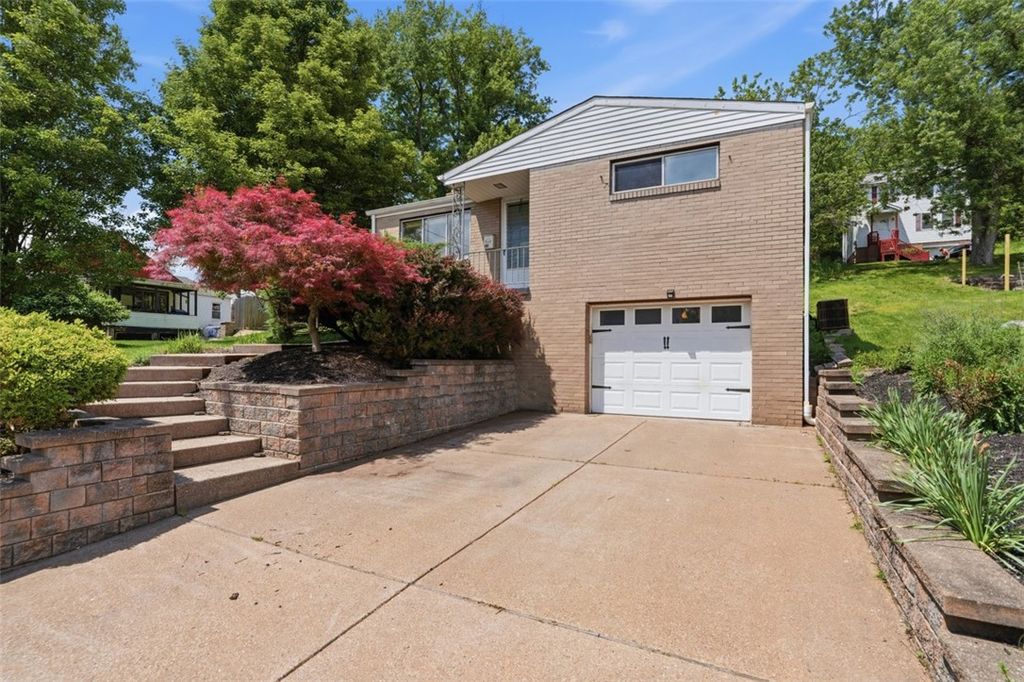 212 Davis Ave, Shaler, PA 15223
