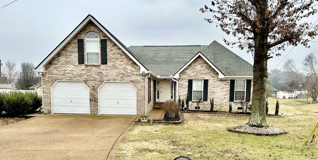 1000 Don Blair Dr, Smyrna, TN 37167