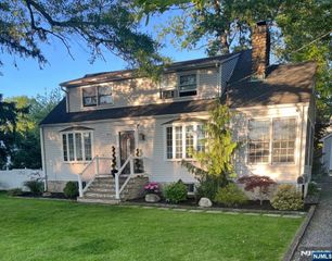 17 West Drive, Montvale, NJ 07645