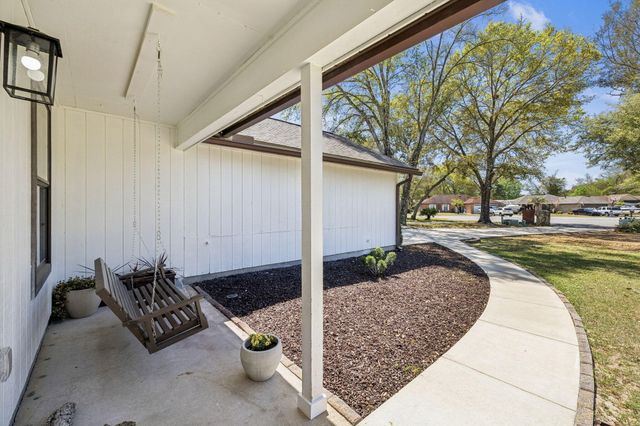 124 Meadow Woods Lane, Niceville, FL 32578