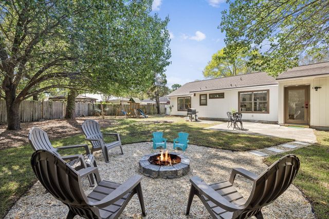 124 Meadow Woods Lane, Niceville, FL 32578