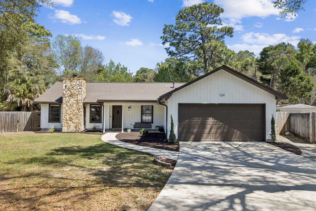 124 Meadow Woods Lane, Niceville, FL 32578