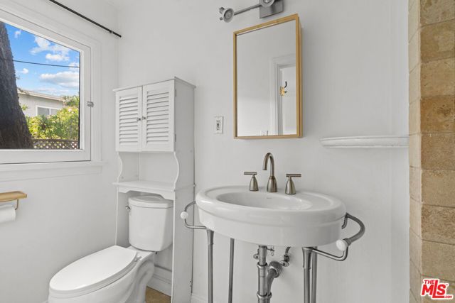 1823 Delaware Avenue, Santa Monica, CA 90404