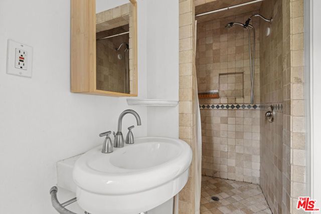 1823 Delaware Avenue, Santa Monica, CA 90404