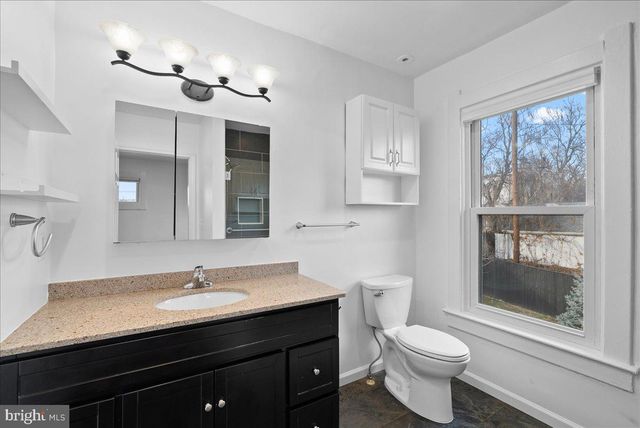 4252 CLAY ST NE, Washington, DC 20019