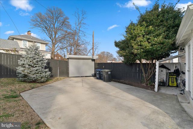 4252 CLAY ST NE, Washington, DC 20019