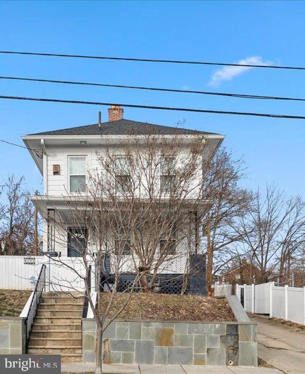 4252 CLAY ST NE, Washington, DC 20019