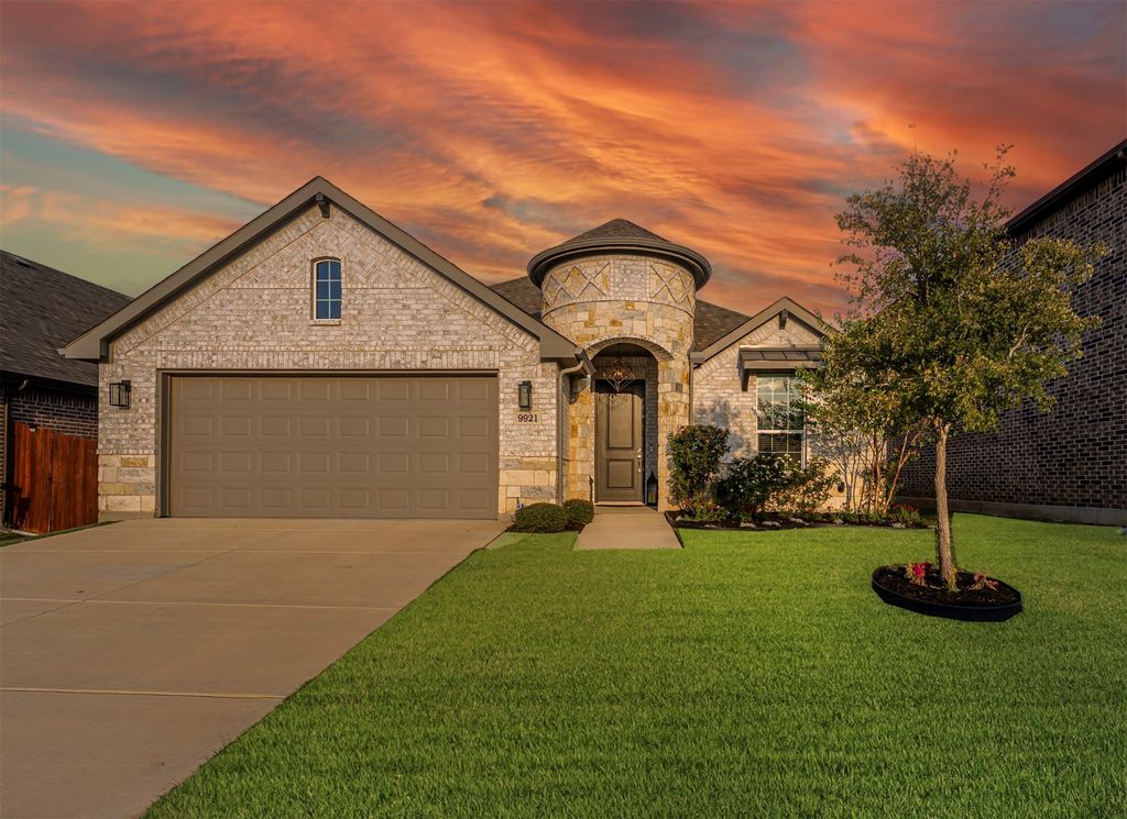 9921 Mescalbean Boulevard, Fort Worth, TX 76036 — exterior