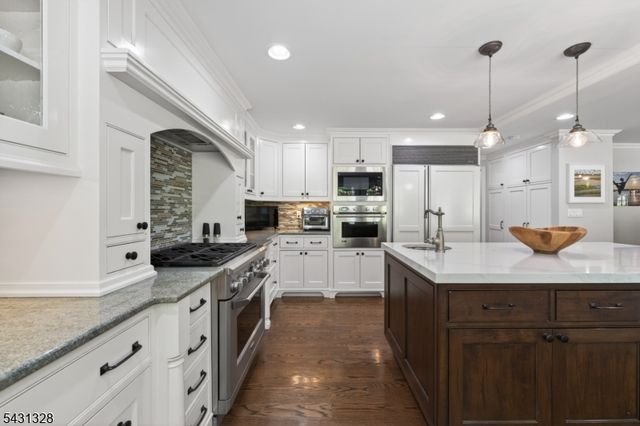 14 Cross Gates, Millburn Twp., NJ 07078