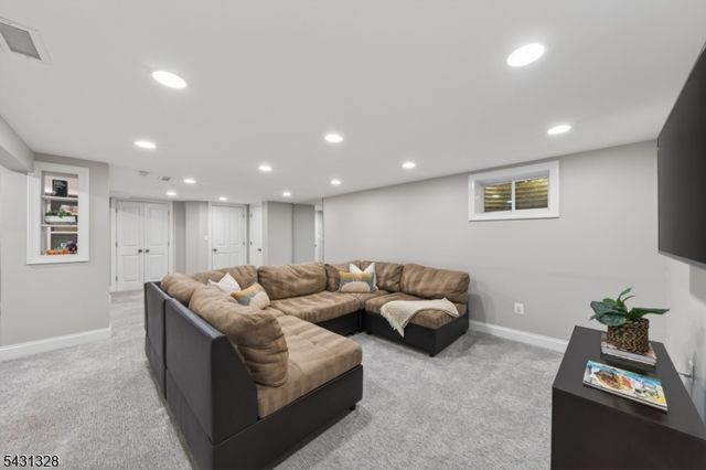 14 Cross Gates, Millburn Twp., NJ 07078