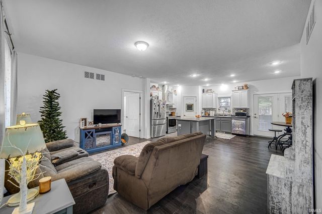 8788 9a Road, Plymouth, IN 46563